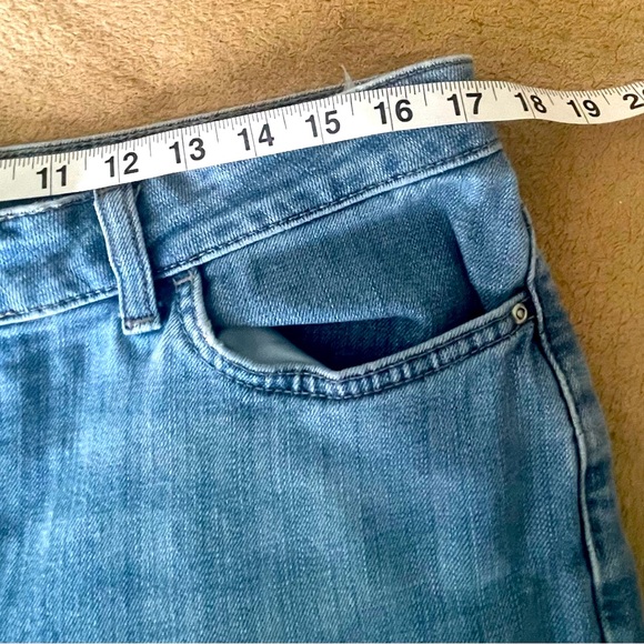 Levi’s  women’s regular fit - Picture 9 of 9